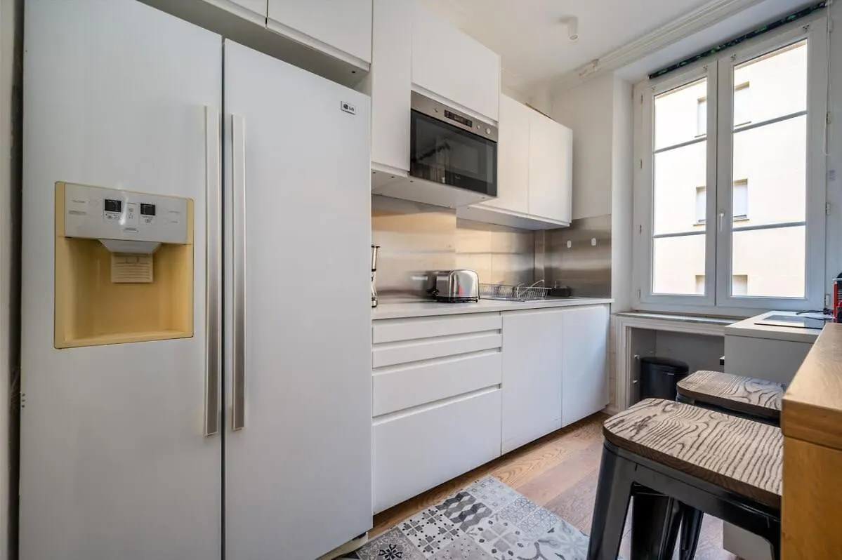 B016 - Beautiful Apt For 4 - Cannes Center Apartment