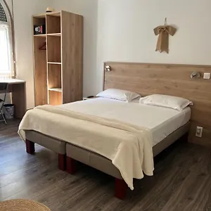 2* Hotel Lutetia