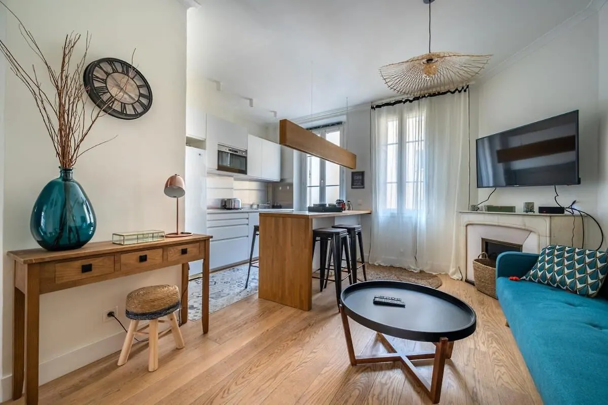 B016 - Beautiful Apt For 4 - Cannes Center